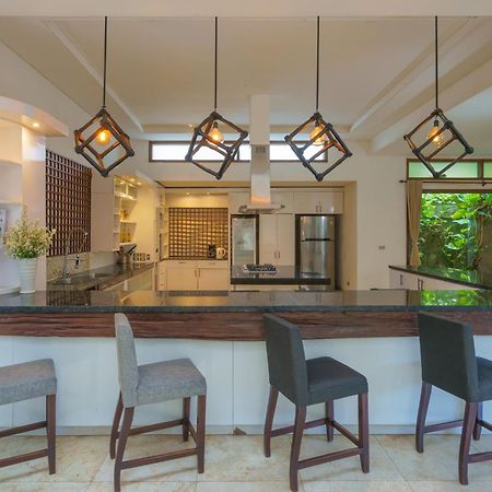 Villa Kaira Estate Canggu  Exterior photo