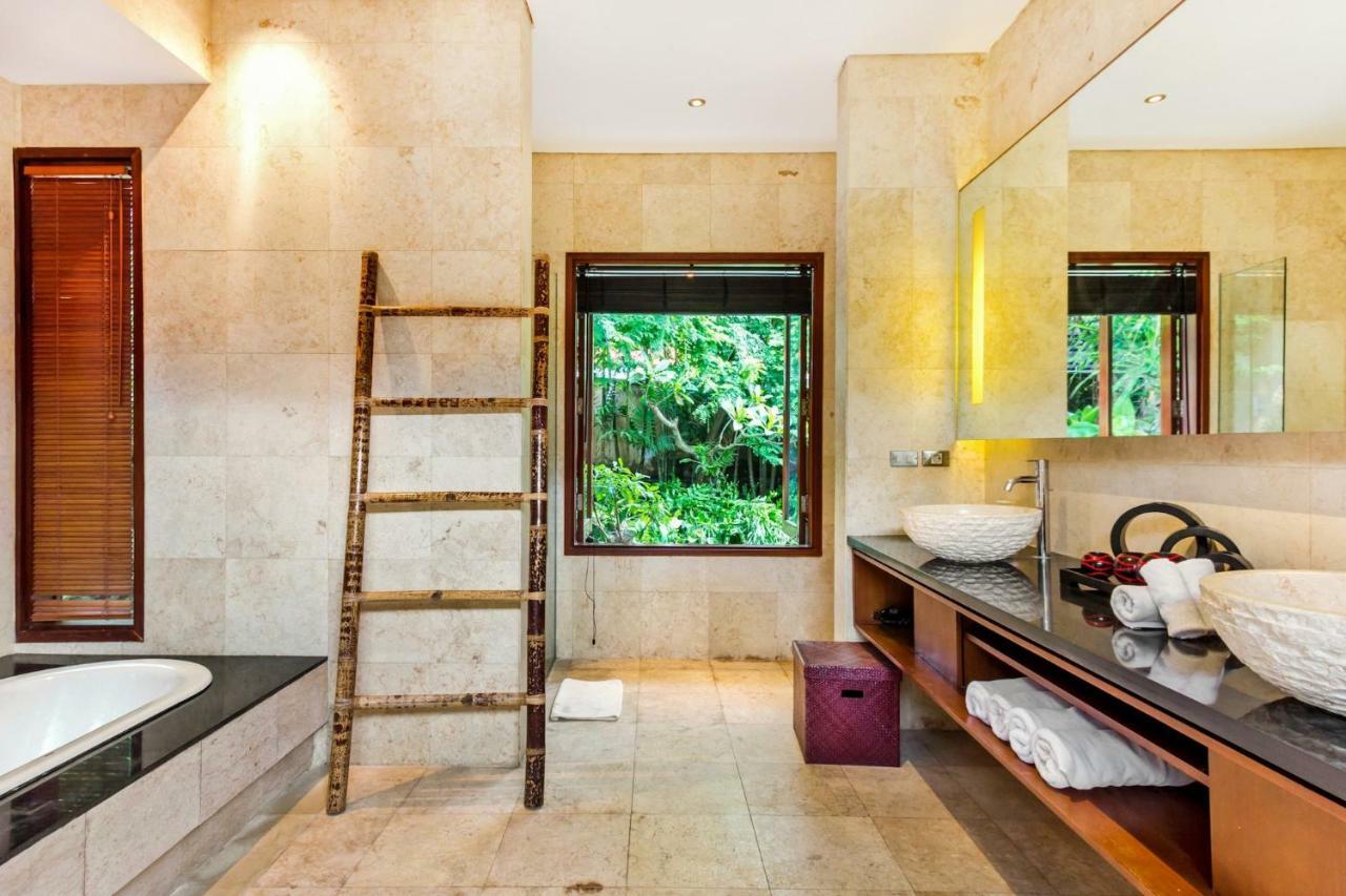 Villa Kaira Estate Canggu  Exterior photo